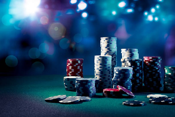 Live blackjack dealer at oppatoto88 dealing cards from shoe with multiple camera angles